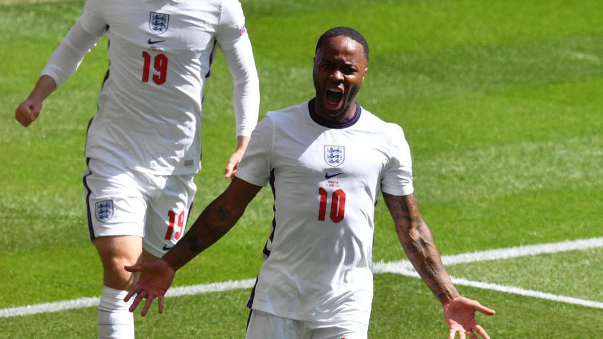 Sterling celebra el gol que dio la victoria a Inglaterra ante Croacia