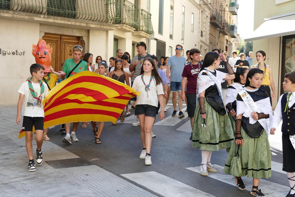 EN IMATGES | Figueres rep la Flama del Canigó i la reparteix arreu de l'Alt Empordà