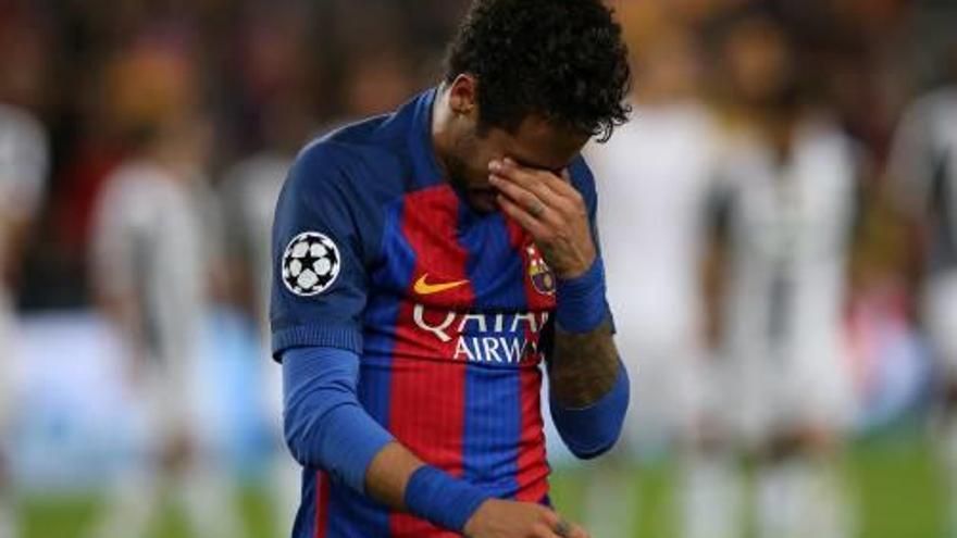 Neymar plora després que el Barça quedés eliminat a Europa.