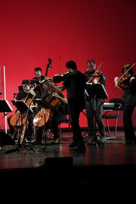 20-04-19 GENTE Y CULTURA. AUDITORIO ALFREDO KRAUS. LAS PALMAS DE GRAN CANARIA. Concierto Bach Rock. Clausura del International Bach Festival 2019 con un concierto de la orquesta del festival y el guitarrista Iñaki Antón, de Extremoduro  | 20/04/2019 | Fotógrafo: Juan Carlos Castro