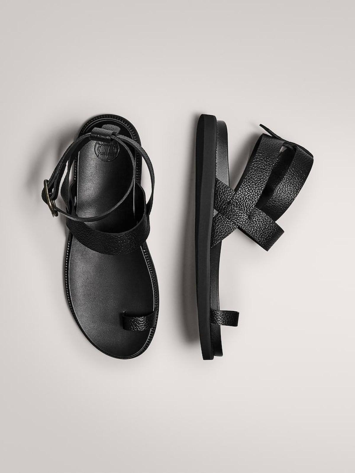 Sandalias planas negras de Massimo Dutti
