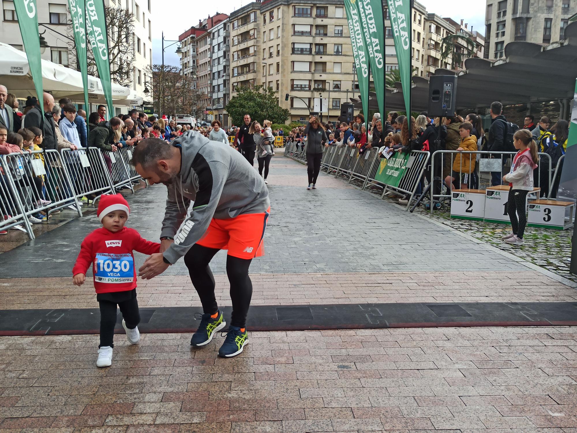 Casi 1.500 participantes disputan la carrera de Fin de Año de Pola de Siero