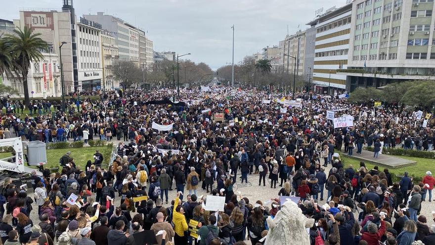 Las protestas de los sindicatos arrecian en Portugal, con paros en transporte, educación y sanidad