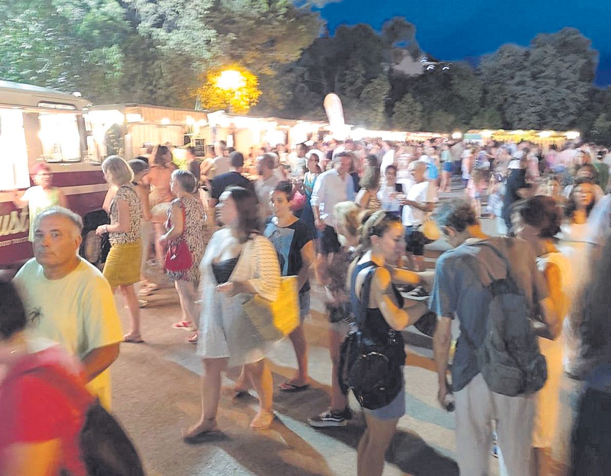 El público llenó las calles de Sant Llorenç