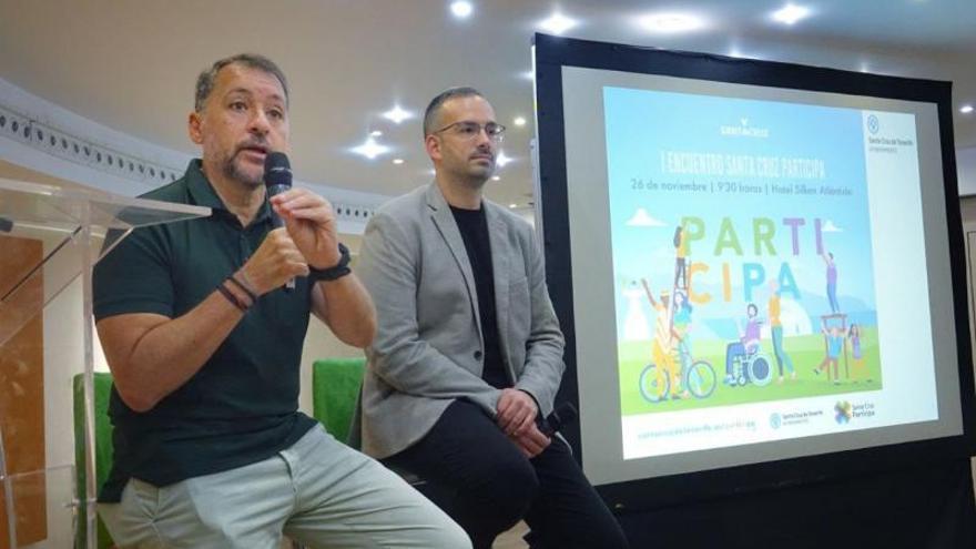 Bermúdez, junto al edil de Participación Ciudadana, en la presentación de los presupuestos participativos.