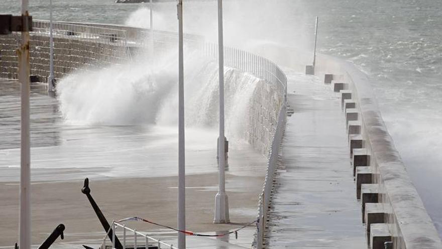 Oleaje en Gijón