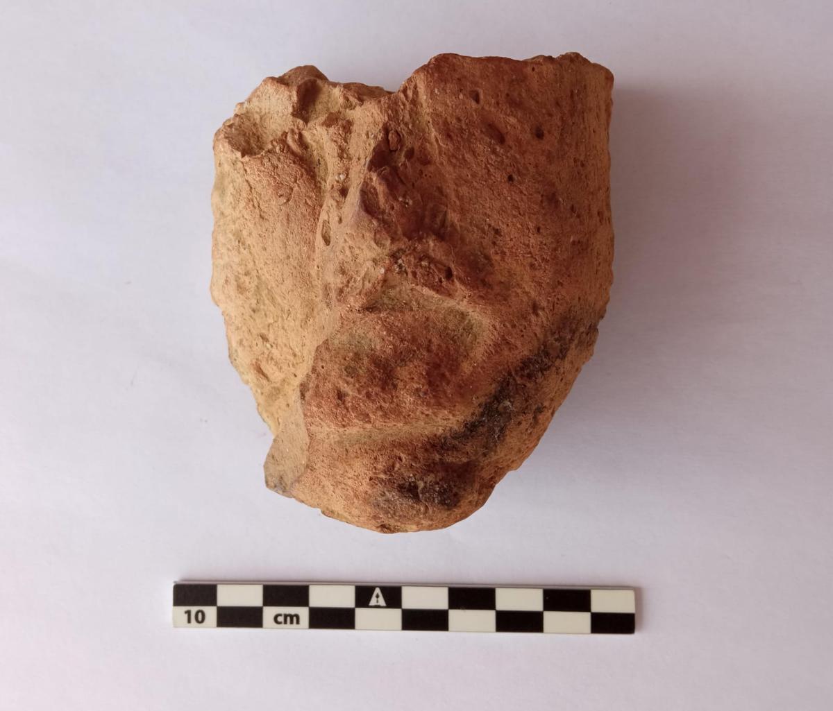 La antefija de terracota encontrada en Los Bañales.