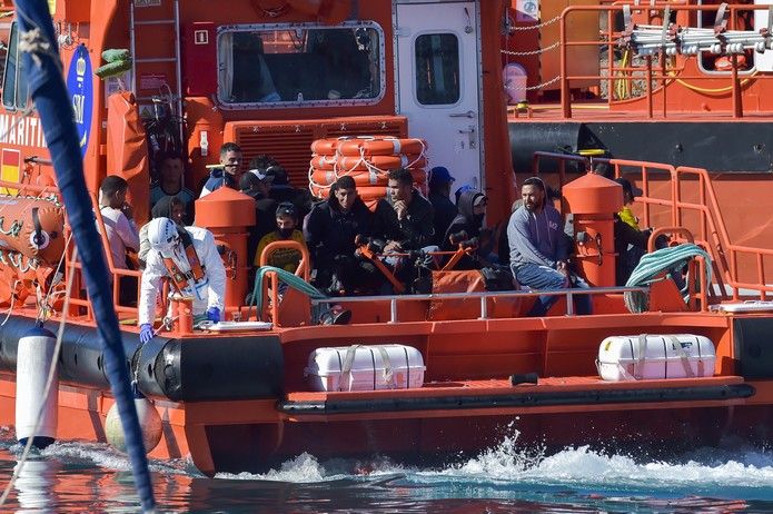 Llegada de inmigrantes al muelle de Arguineguín