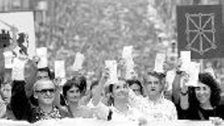 UNOS 15.000 MANIFESTANTES APOYAN A HZ