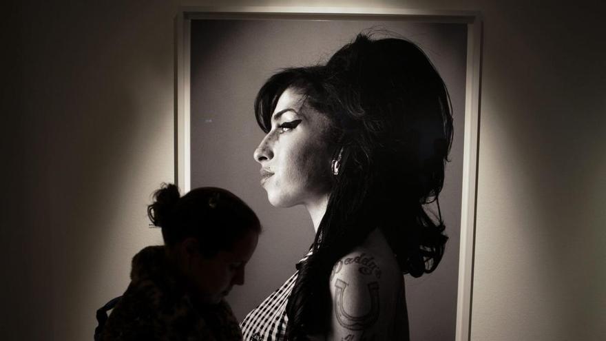 Amy Winehouse, la chica que murió cien veces antes de que la fama acabara con ella