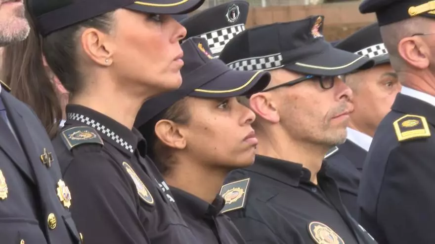 El emotivo homenaje a la Policía Local y a los vecinos de Paiporta por la DANA