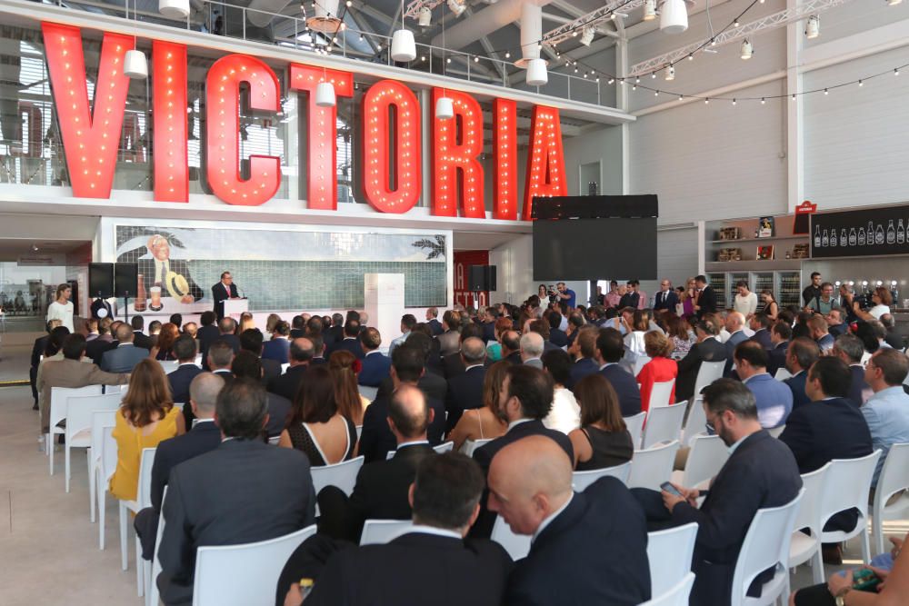 Representantes políticos e institucionales de Málaga acudieron al acto oficial de inauguración de la fábrica de Cerveza Victoria