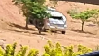 Grave accidente en la GC-2: una mujer herida tras caer su coche por un desnivel de seis metros en Guía