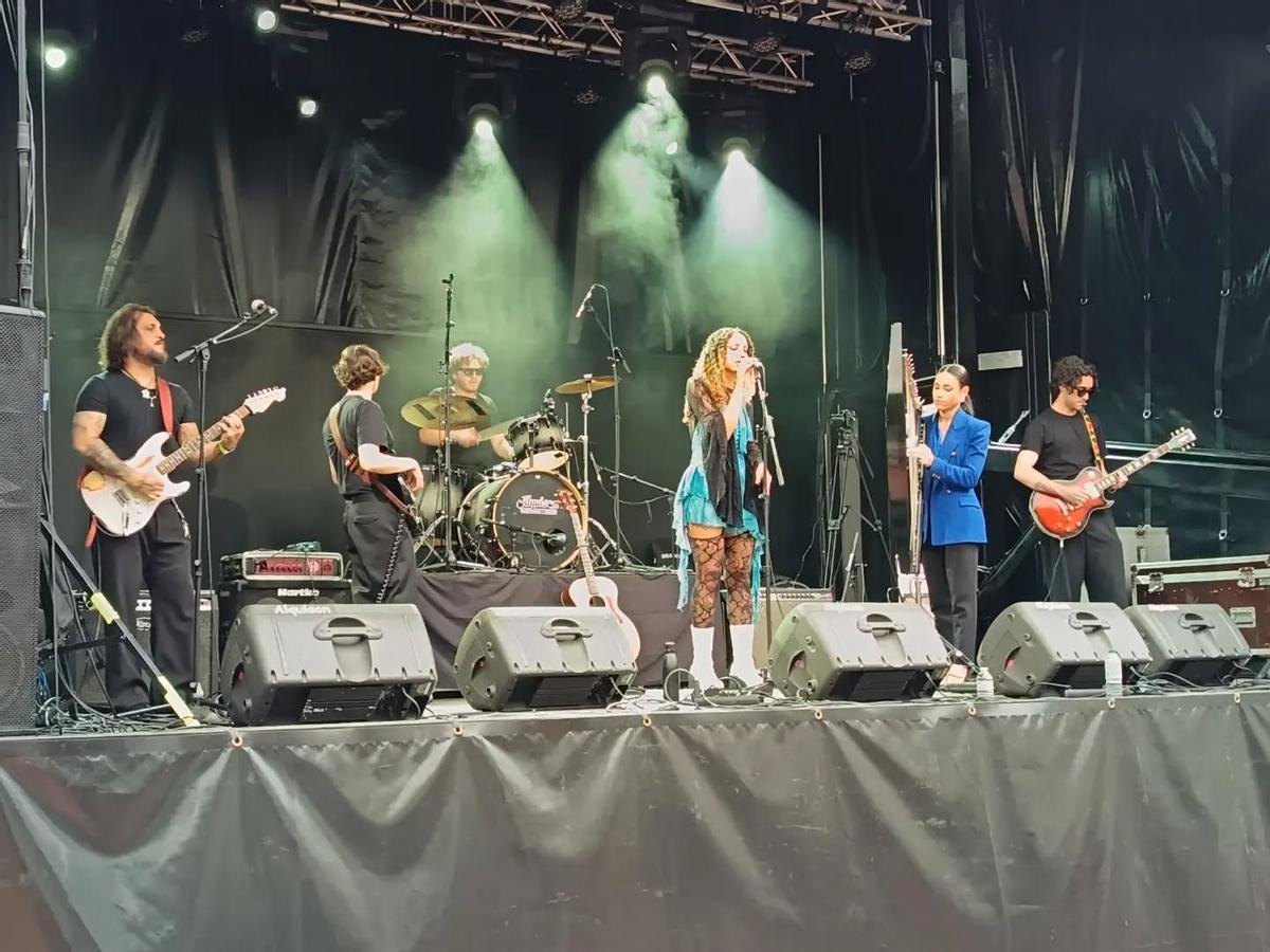 Actuación de Lorena Lawrence en Luarca.