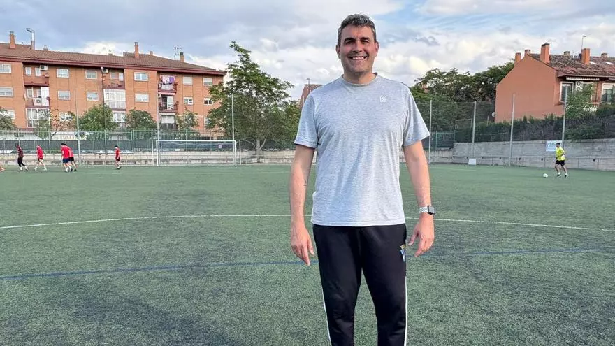 Toño Cascante, el entrenador que ha ascendido al Illueca y triunfa en el tardeo de Zaragoza: "No tengo ni un día de fiesta"