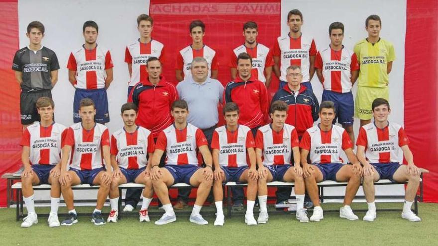 Equipo juvenil del Alondras el día de su presentación oficial. // Santos Álvarez