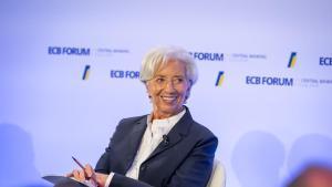 SINTRA (PORTUGAL), 02/07/2024.- El presidenta del Banco Central Europeo (BCE), Christine Lagarde, dijo este martes que la eurozona está muy avanzada en el camino de la desinflación pero alertó de que aún existe mucha incertidumbre sobre el futuro durante el panel de política monetaria del foro anual que el BCE celebra en Sintra (Portugal). EFE/Banco Central Europeo SOLO USO EDITORIAL/ SOLO USO DISPONIBLE PARA ILUSTRAR LA NOTICIA QUE ACOMPAÑA/ (CRÉDITO OBLIGATORIO). SOLO USO EDITORIAL/ SOLO USO DISPONIBLE PARA ILUSTRAR LA NOTICIA QUE ACOMPAÑA/ (CRÉDITO OBLIGATORIO)