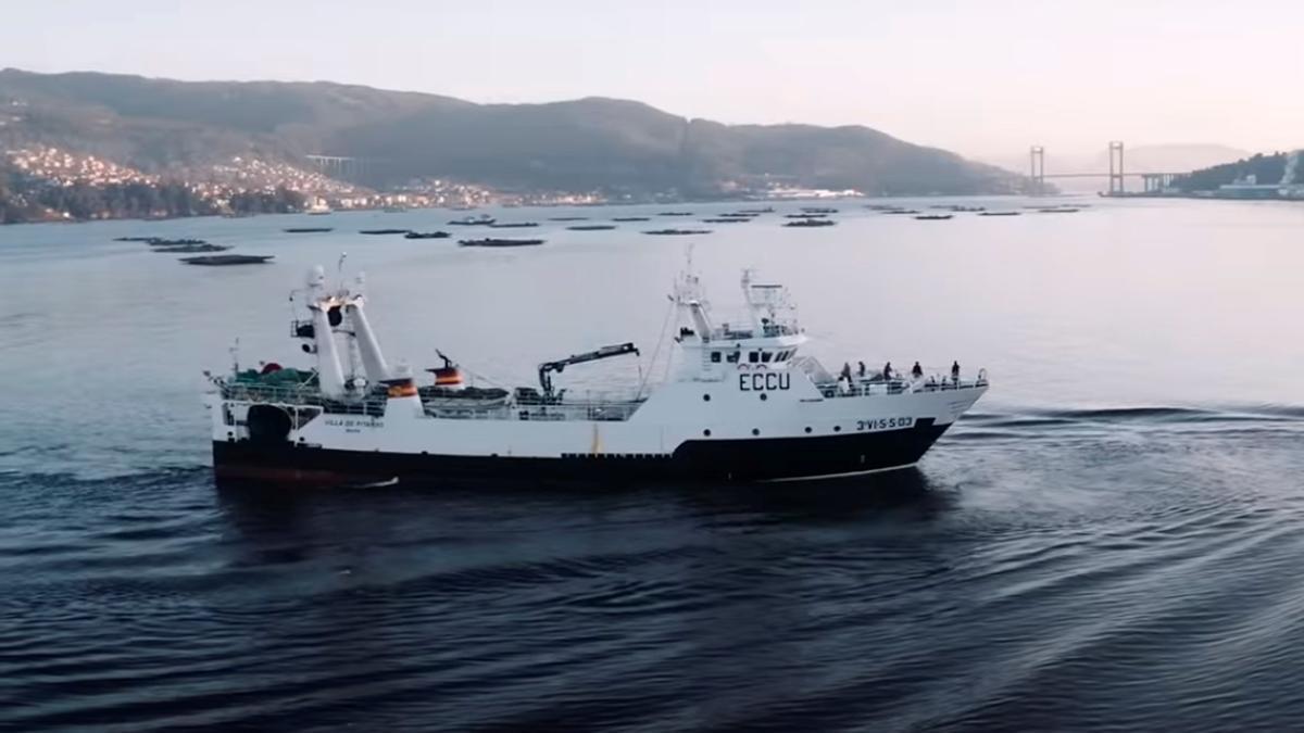 El &#039;Villa de Pitanxo&#039;, durante una travesía por la Ría de Vigo