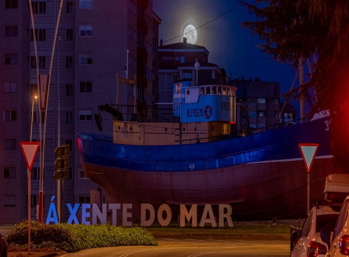 La luna rosa resplandece sobre Vigo