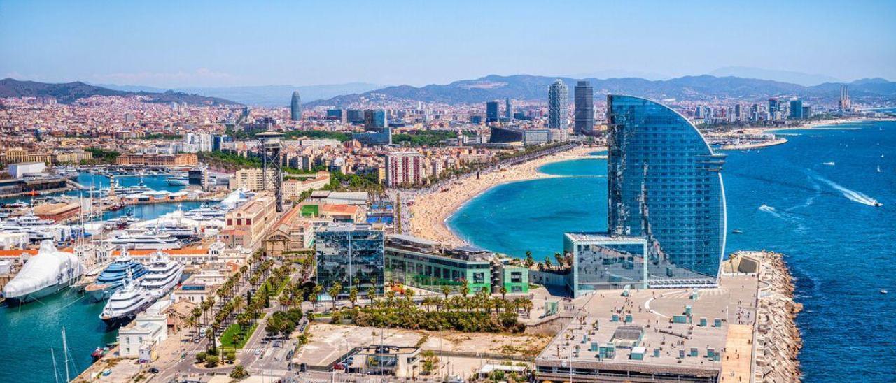Visita un restaurante en Barcelona y llévate gratis los platos, las sillas y la mesa