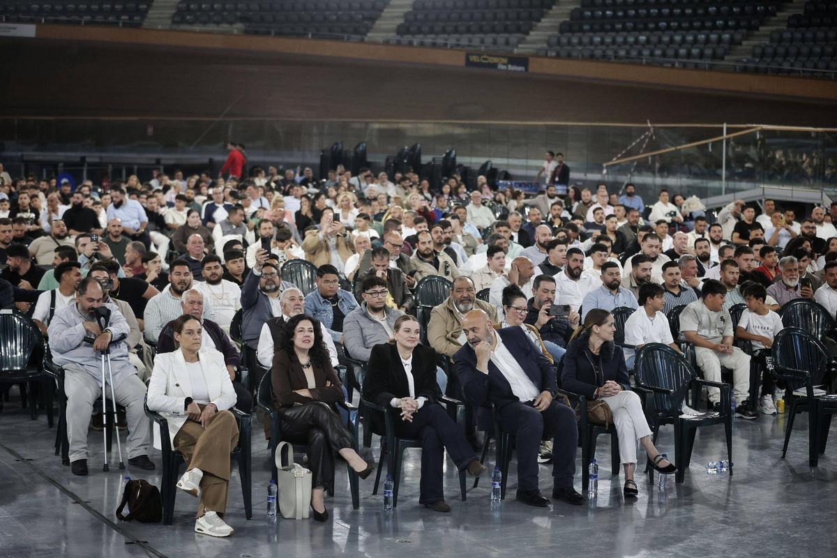 Los fieles han llenado la pista del velódromo Palma Arena