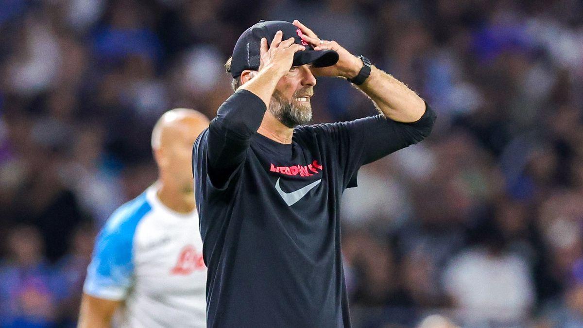 Jürgen Klopp se lamenta durante el Nápoles-Liverpool.