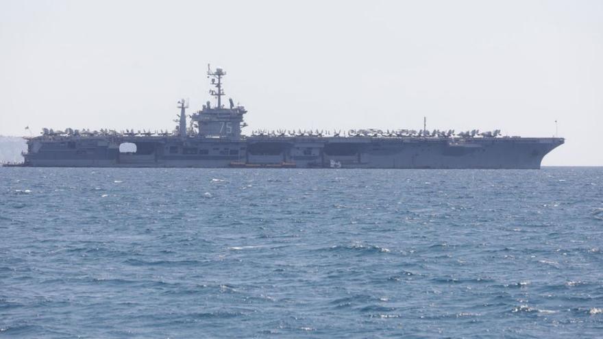 EUIB rechaza la presencia del portaviones nuclear en la bahía de Palma