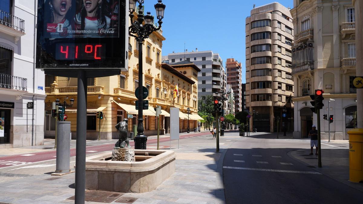 La ola de calor en Castellón deja las calles vacías