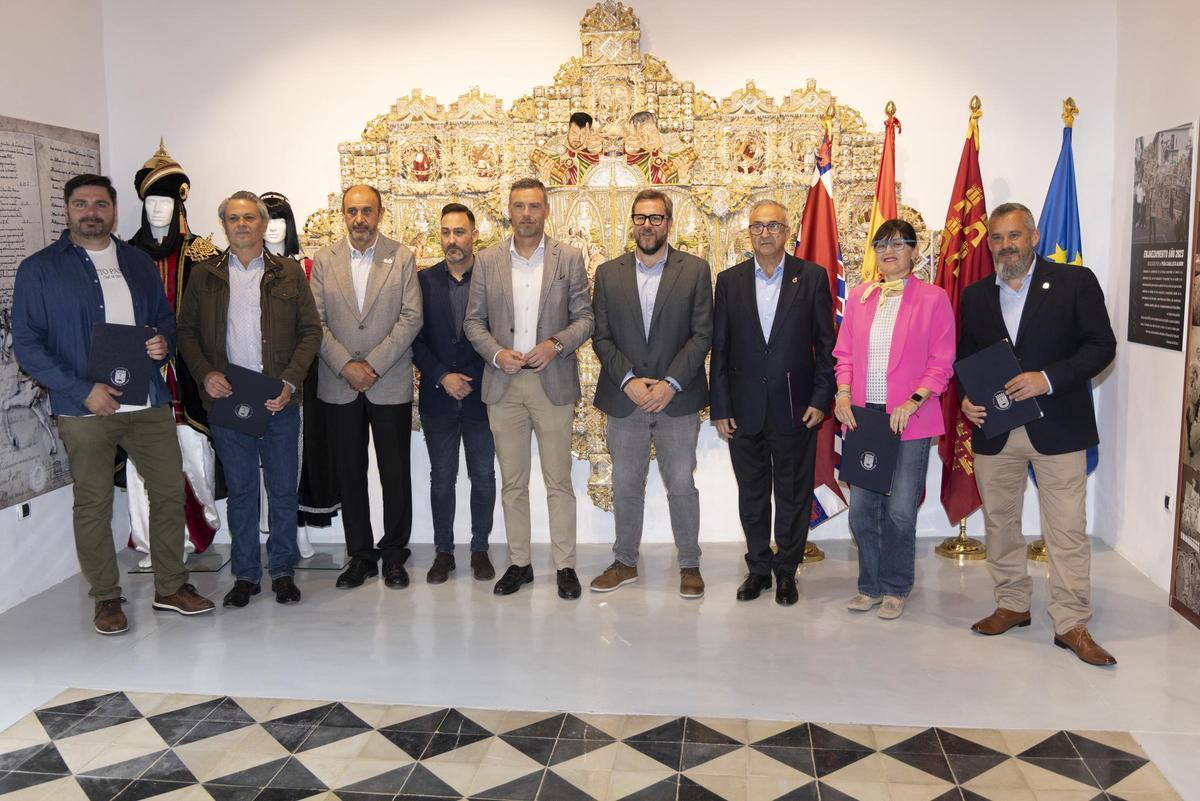 El Ayuntamiento de Caravaca entrega las ayudas municipales por importe de 100.000 euros para colaborar con el desarrollo de las fiestas patronales