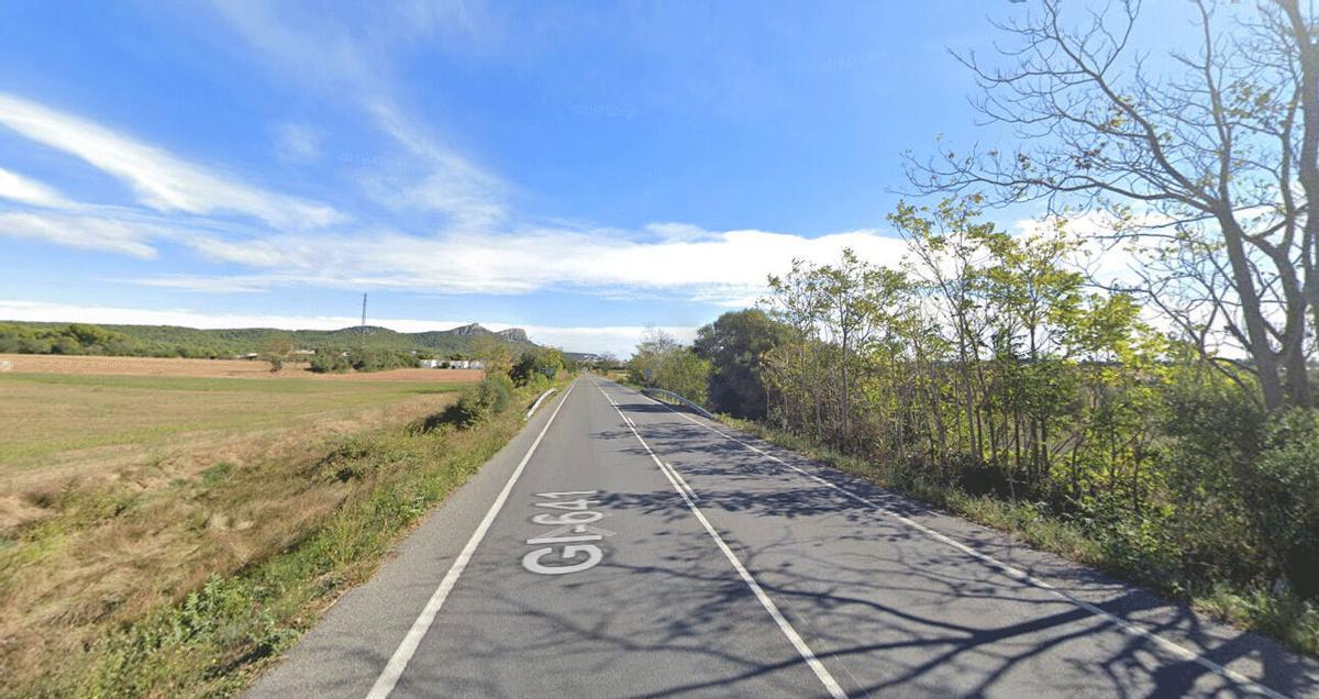 Un tram de la carretera on hi ha hagut l'accident del motorista