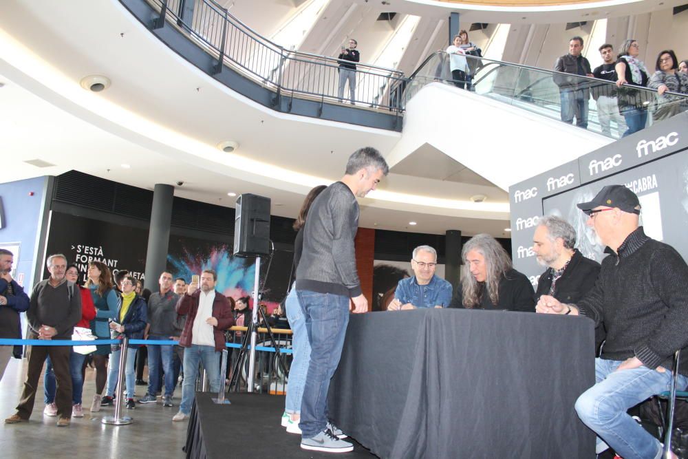 Firma de discos dels Sopa de Cabra a l'Espai Gironès