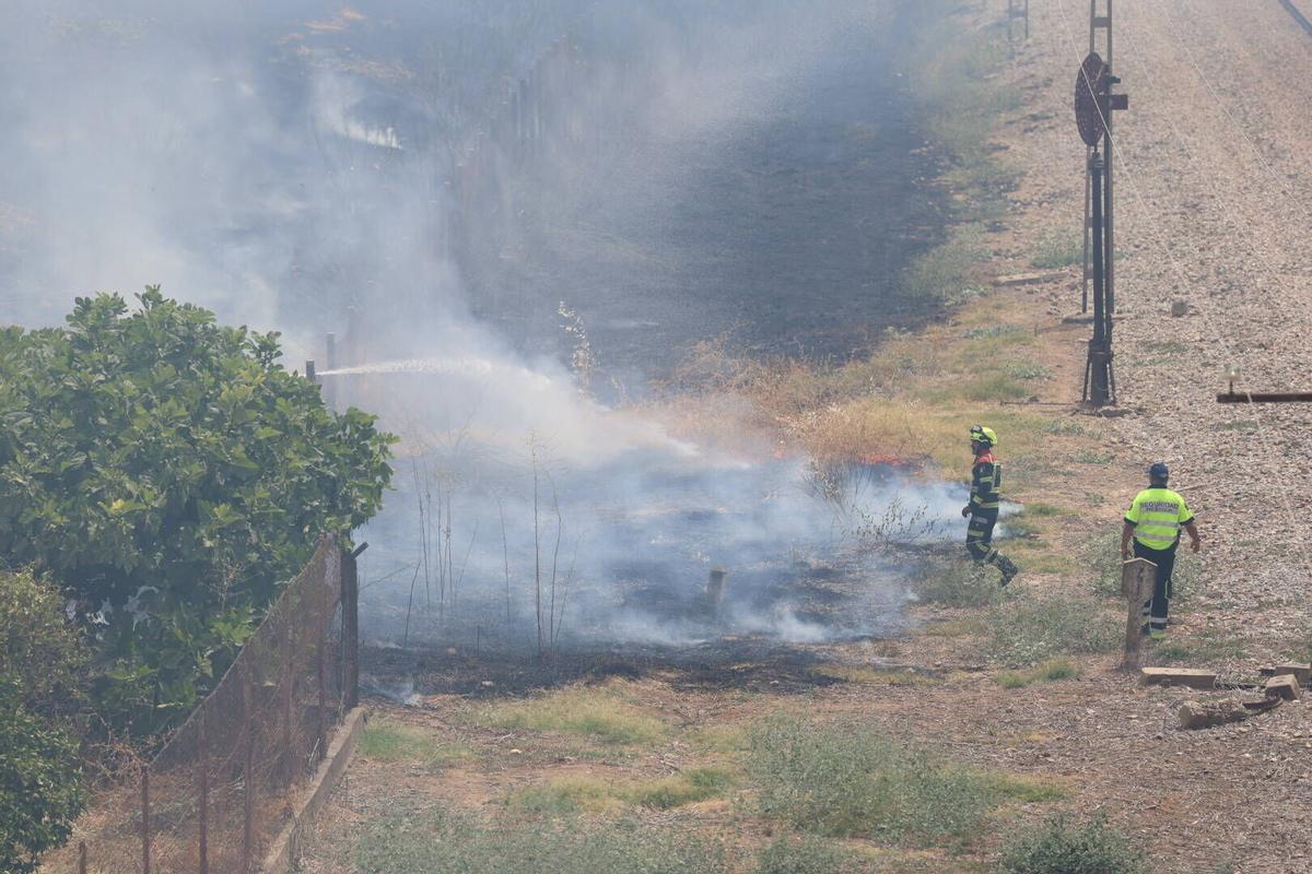 Gran incendio en la carretera del Aeropuerto