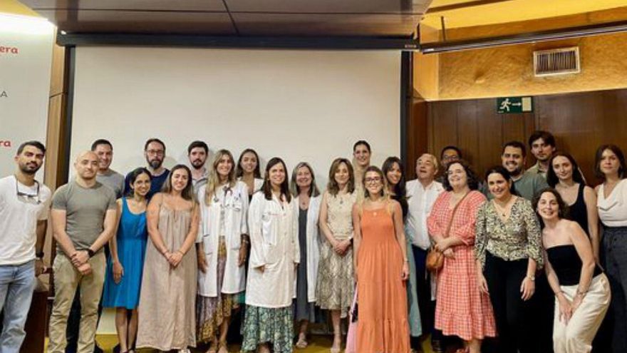 Médicos en el acto de ayer en Povisa.
