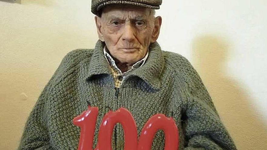 Toni Estelrich Adrover celebra sus 100 aÃ±os.