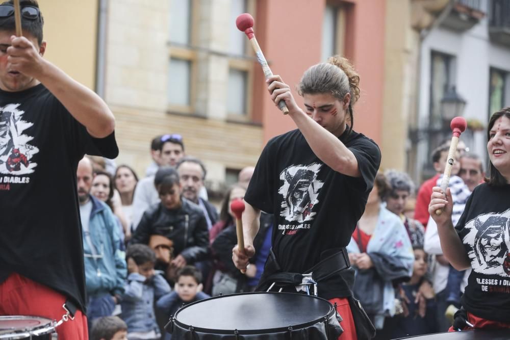 Los "correfocs" de Sarriá en Oviedo