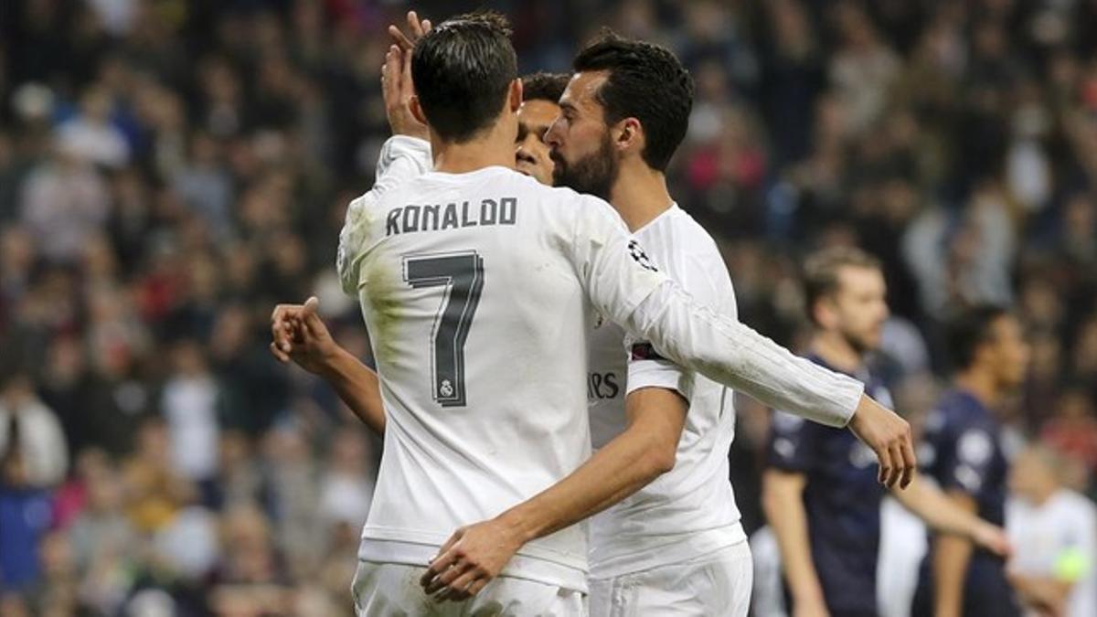 Arbelona y Cristiano se abrazan tras el primer gol del Madrid al MalmoericlaRBELOA