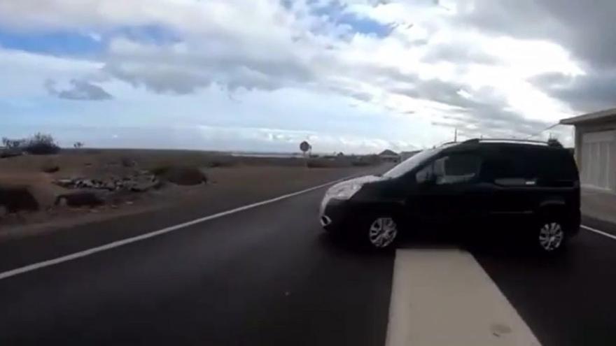 Nuevo caso de conducción temeraria en Canarias: Graba mientras conduce y sufre un accidente