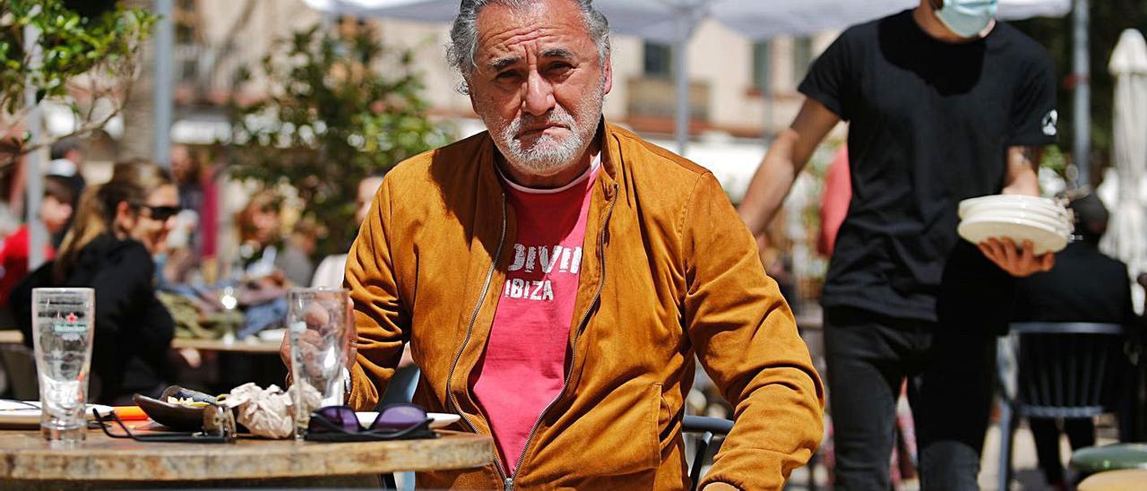 El doble de Robert de Niro, de terraceo en Ibiza | TONI ESCOBAR