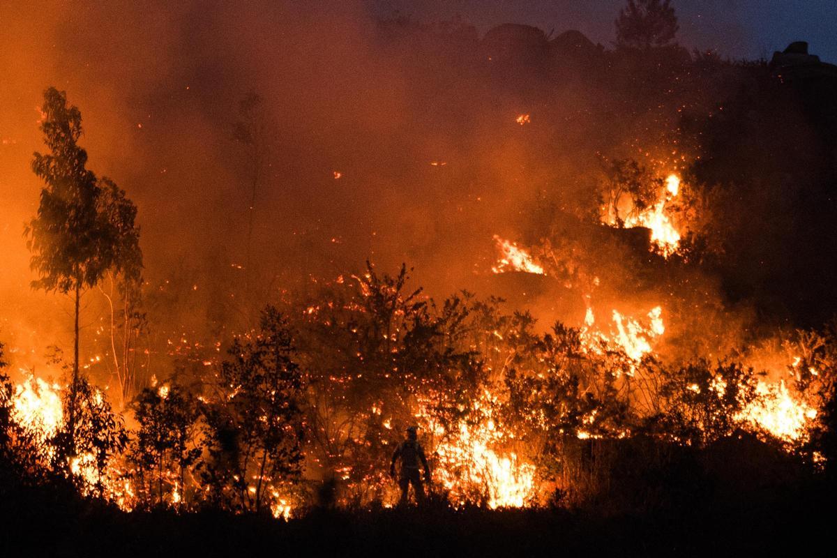 Vista del incendio forestal en el Monte Gaieiro, ocurrido esta semana.