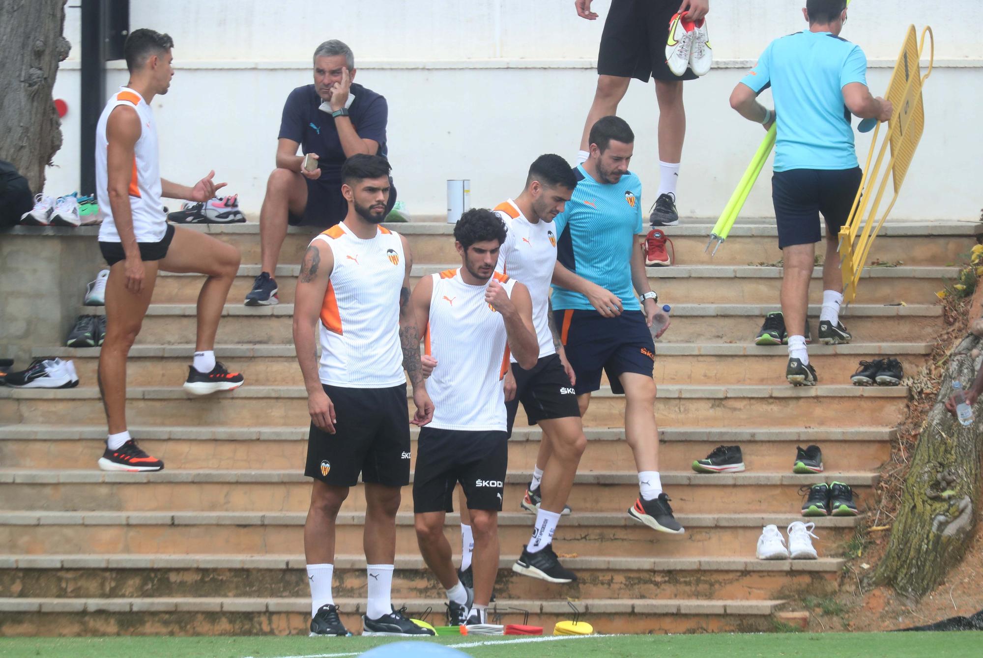 Entrenamiento en dos grupos para el Valencia CF