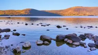 El mayor lago glaciar de la Península Ibérica está en Zamora: su pueblo está declarado Conjunto Histórico medieval