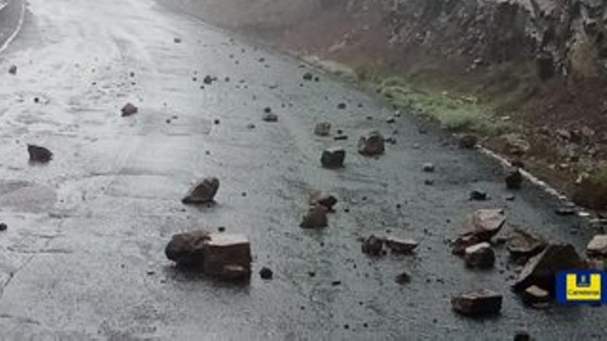 Carreteras cerradas hoy en Gran Canaria por desprendimientos tras la alerta por viento