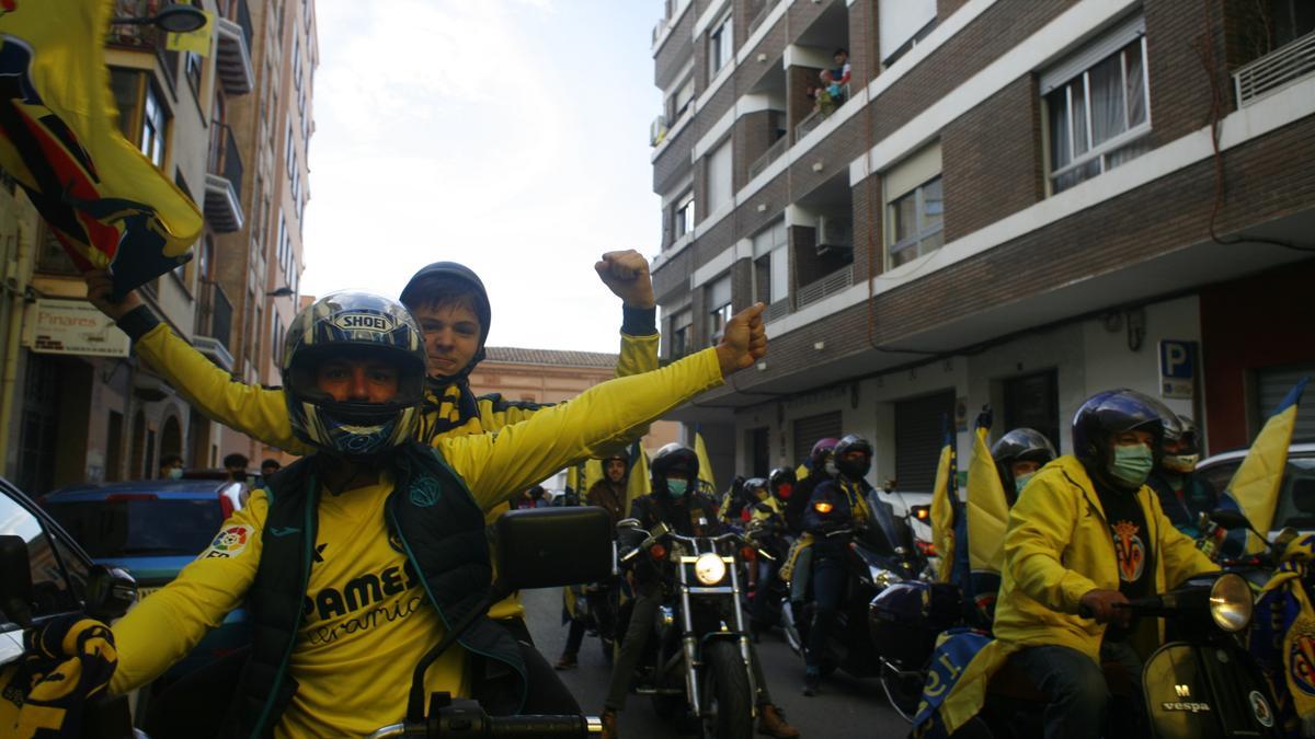 GALERÍA DE FOTOS | Así han recibido al equipo en los aledaños del estadio