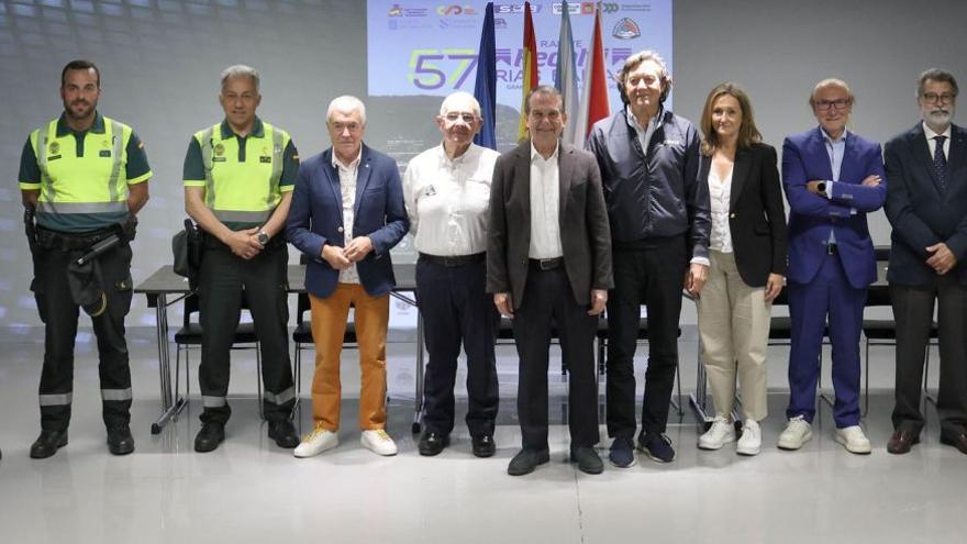 Las autoridades, durante la presentación del Rally Rías Baixas. |  // ALBA VILLAR