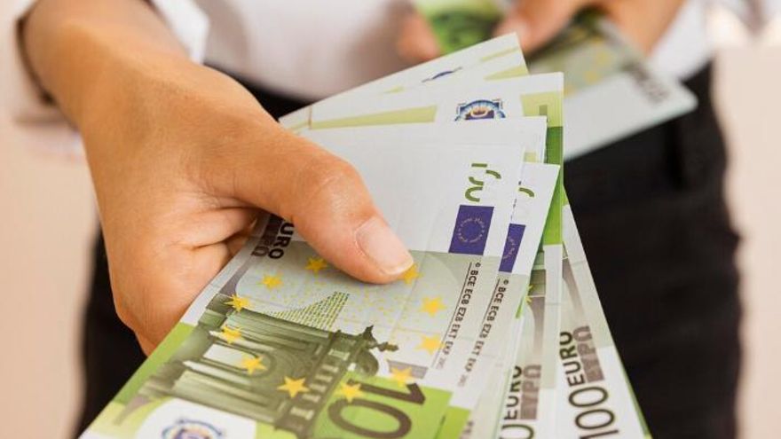 Què és millor: estalviar en metàl·lic o fer-ho al banc?