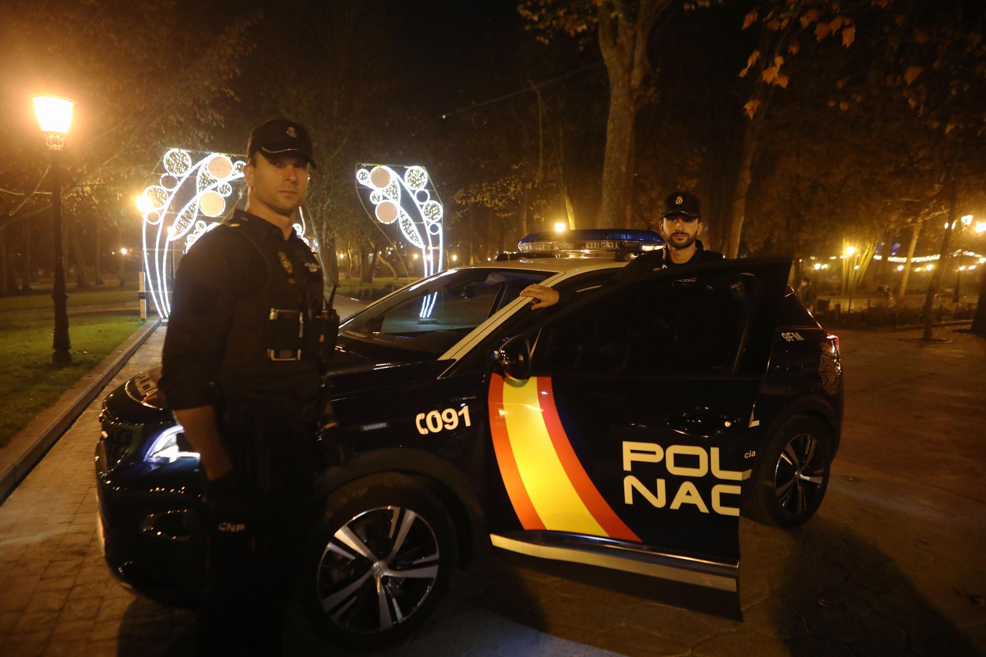 Antonio González y Brais Noya, los guardianes de la primera noche del año en Oviedo