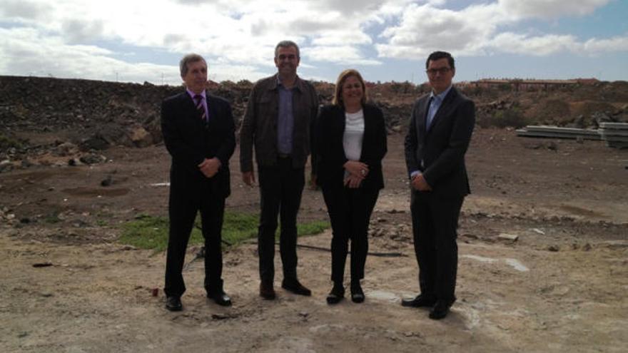 De izqda. a dcha., Guillermo Reyes, Francisco López, Mari Carmen Castellano y Pablo Rodríguez, ayer, en La Mareta. | lp / dlp