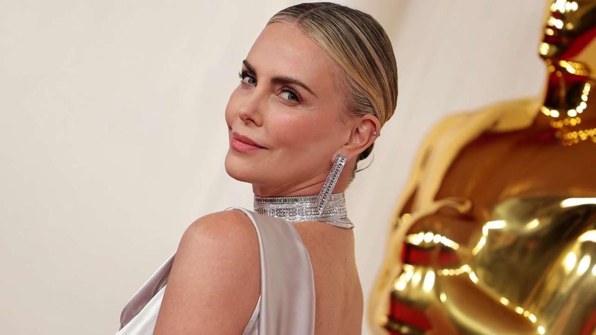 Charlize Theron, en la Gala de los Oscars 2024.