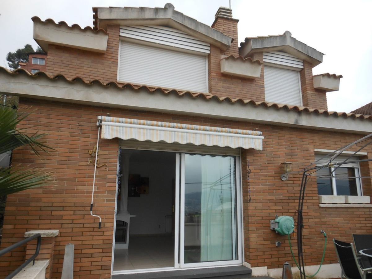 Pisos y casas en venta en Vallirana, Barcelona.