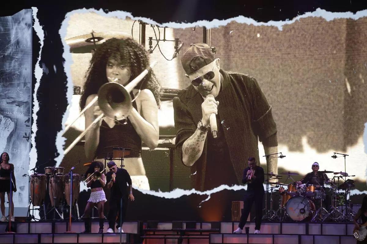 El artista en el escenario, en Gijón, este viernes.